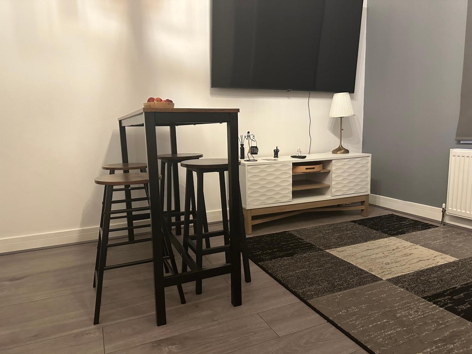 Fab Flat * Brentford